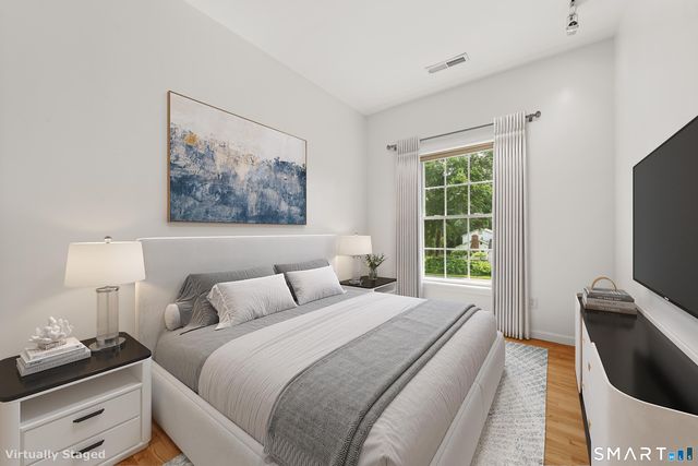 10 West Street, Woodbridge, CT 06525