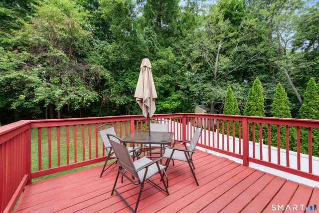 10 West Street, Woodbridge, CT 06525