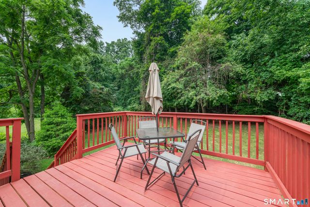 10 West Street, Woodbridge, CT 06525