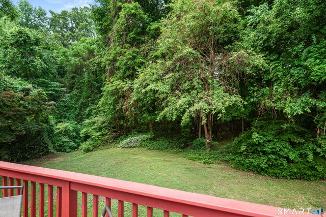 10 West Street, Woodbridge, CT 06525
