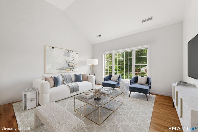 10 West Street, Woodbridge, CT 06525