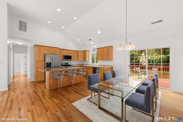 10 West Street, Woodbridge, CT 06525