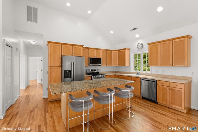 10 West Street, Woodbridge, CT 06525