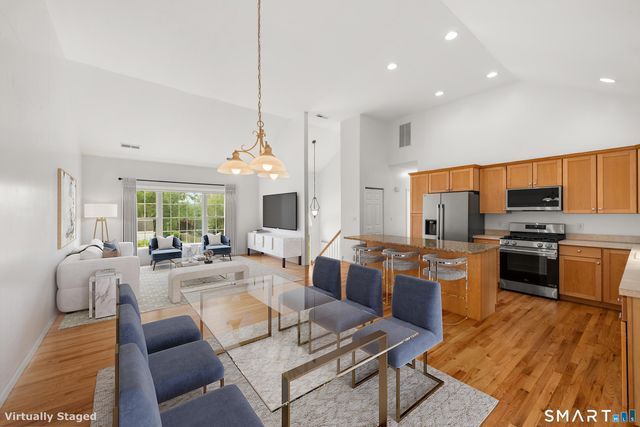 10 West Street, Woodbridge, CT 06525