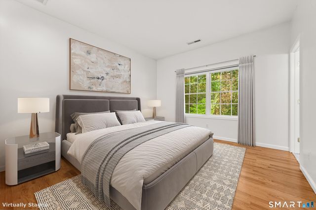 10 West Street, Woodbridge, CT 06525