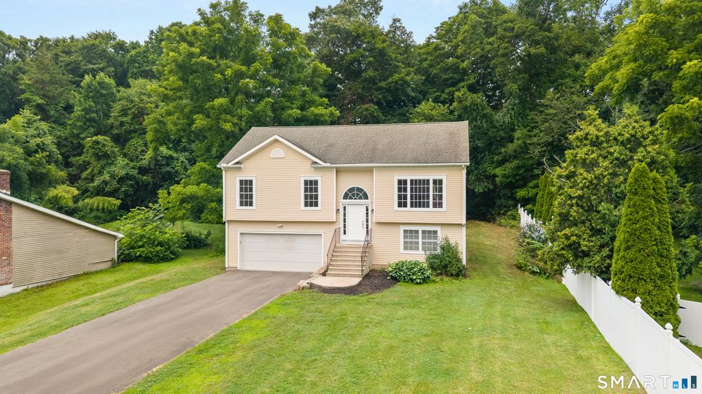 10 West Street, Woodbridge, CT 06525