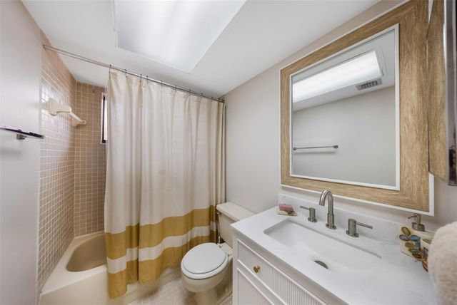 5250 Las Verdes Circle 317, Delray Beach, FL 33484