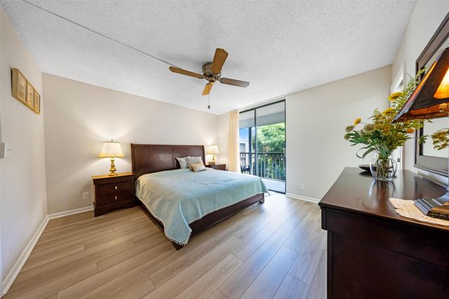 5250 Las Verdes Circle 317, Delray Beach, FL 33484