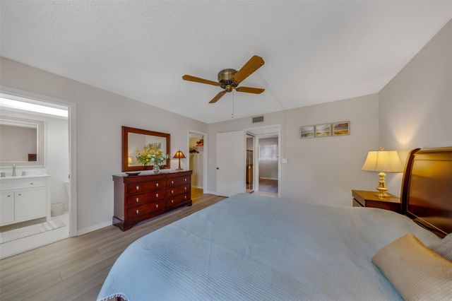 5250 Las Verdes Circle 317, Delray Beach, FL 33484