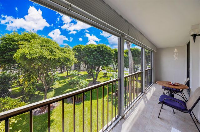 5250 Las Verdes Circle 317, Delray Beach, FL 33484