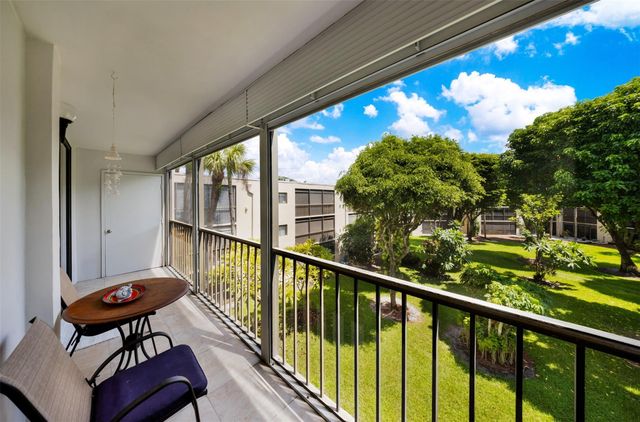 5250 Las Verdes Circle 317, Delray Beach, FL 33484