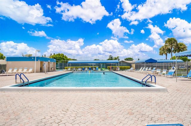 5250 Las Verdes Circle 317, Delray Beach, FL 33484