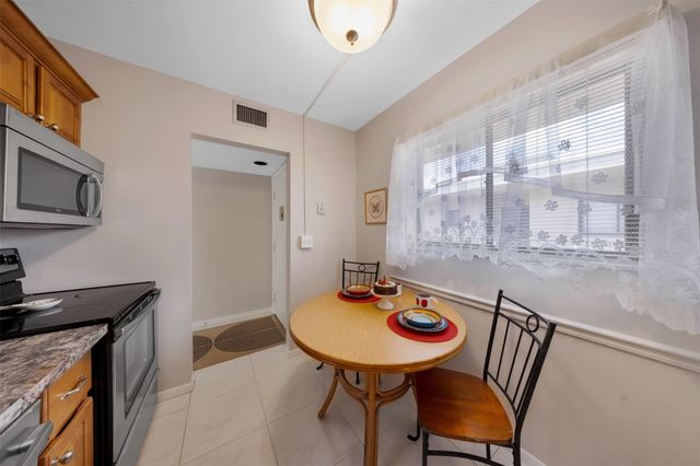5250 Las Verdes Circle 317, Delray Beach, FL 33484