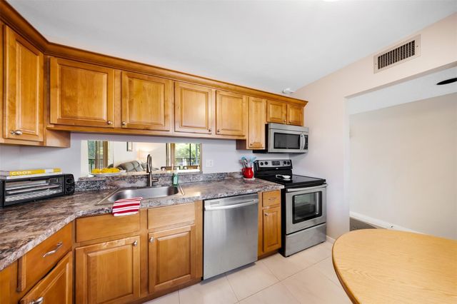 5250 Las Verdes Circle 317, Delray Beach, FL 33484