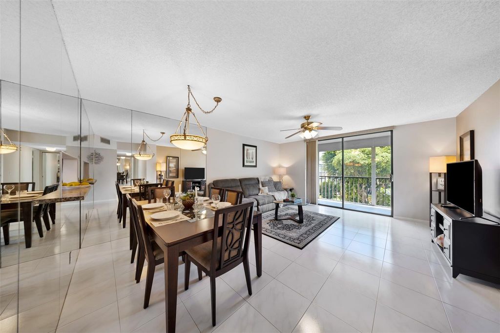 5250 Las Verdes Circle 317, Delray Beach, FL 33484