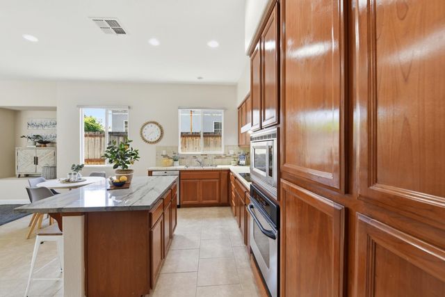 1733 Klamath Rd, West Sacramento, CA 95691