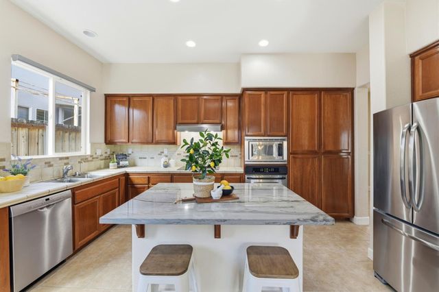 1733 Klamath Rd, West Sacramento, CA 95691