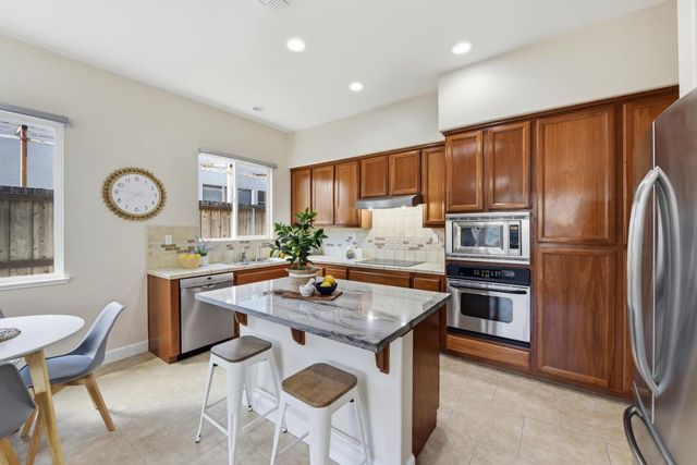 1733 Klamath Rd, West Sacramento, CA 95691