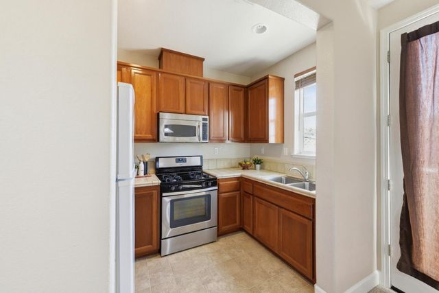 1733 Klamath Rd, West Sacramento, CA 95691