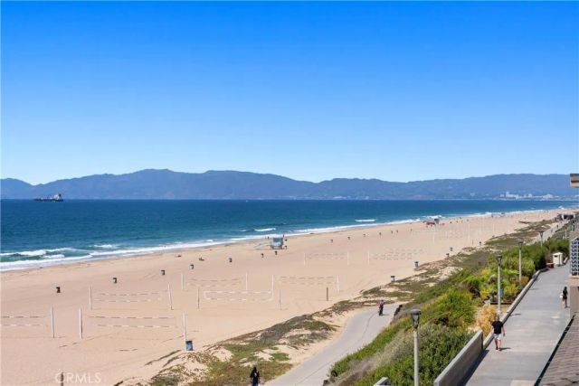 1304 The Strand A, Manhattan Beach, CA 90266