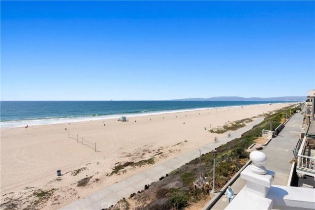 1304 The Strand A, Manhattan Beach, CA 90266