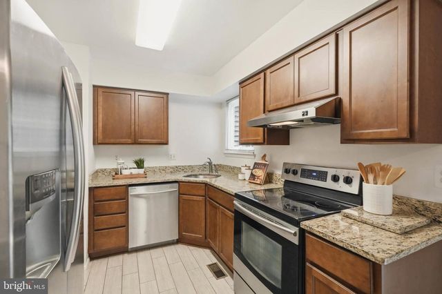 8112 WOODED GLEN CT, Ellicott City, MD 21043