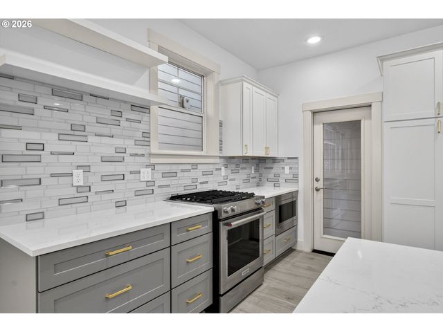 15158 Nw EVELYN St, Portland, OR 97229