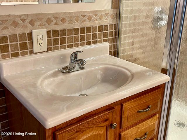 9019 Brandywyne Dr, Louisville, KY 40291