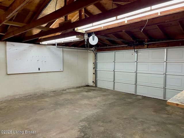 9019 Brandywyne Dr, Louisville, KY 40291