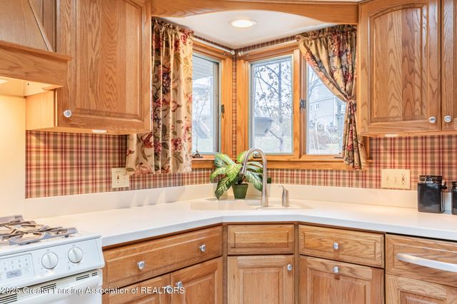 1805 Boynton Drive, Lansing, MI 48917