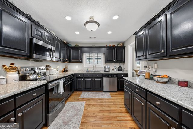 4450 Rivercliff Way, Gray, GA 31032