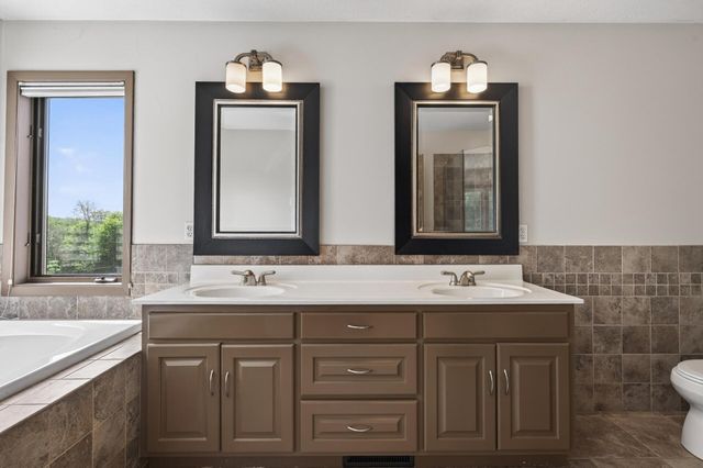 4167 Eau Claire Trail NE, Prior Lake, MN 55372
