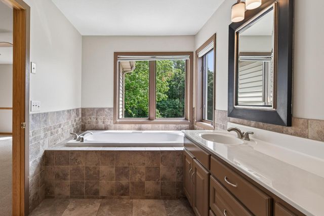 4167 Eau Claire Trail NE, Prior Lake, MN 55372