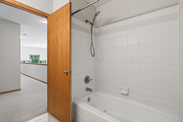 4167 Eau Claire Trail NE, Prior Lake, MN 55372