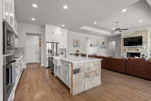 104 Draper LN, Bertram, TX 78605