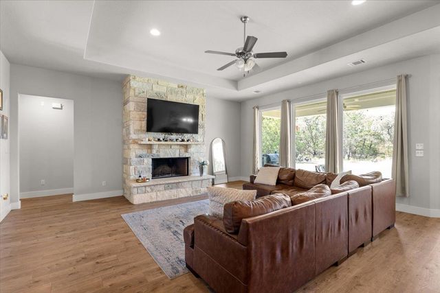 104 Draper LN, Bertram, TX 78605