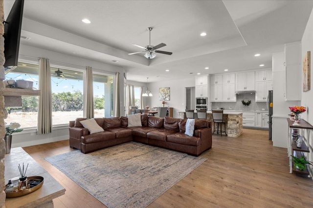 104 Draper LN, Bertram, TX 78605