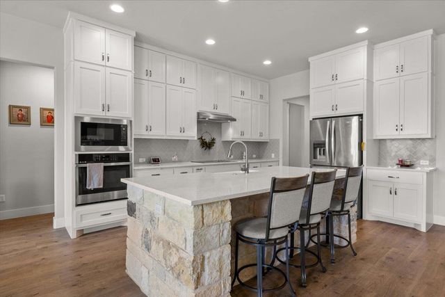 104 Draper LN, Bertram, TX 78605