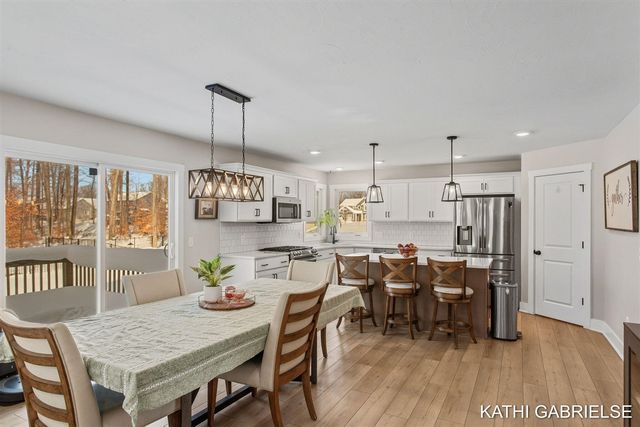 481 Sessions Woods Drive, Grand Rapids, MI 49534