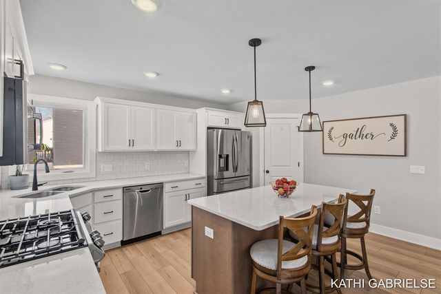 481 Sessions Woods Drive, Grand Rapids, MI 49534