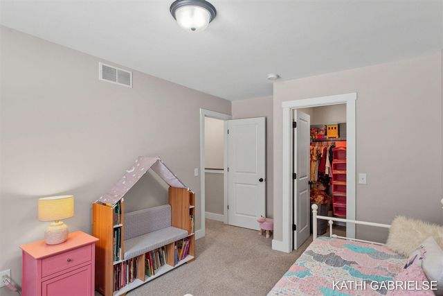 481 Sessions Woods Drive, Grand Rapids, MI 49534