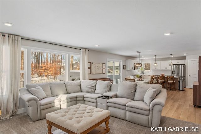 481 Sessions Woods Drive, Grand Rapids, MI 49534