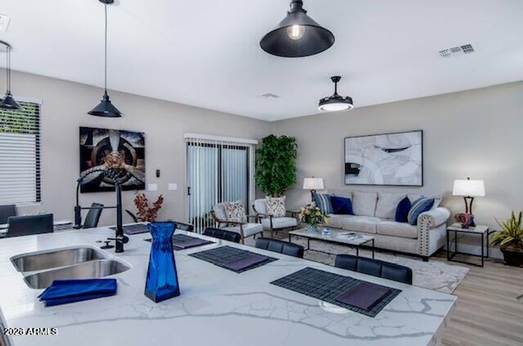 3804 E MONTEREY Way, Phoenix, AZ 85018 — photo 4