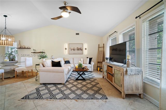 2236 Queens Blvd, Naples, FL 34112