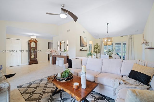 2236 Queens Blvd, Naples, FL 34112