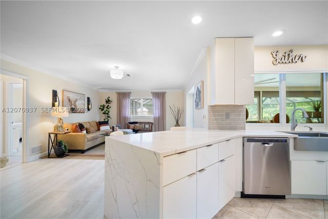 2236 Queens Blvd, Naples, FL 34112