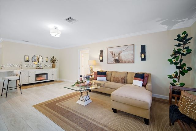 2236 Queens Blvd, Naples, FL 34112