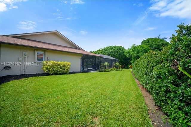 2236 Queens Blvd, Naples, FL 34112