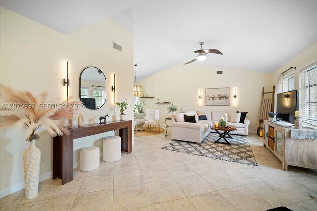 2236 Queens Blvd, Naples, FL 34112