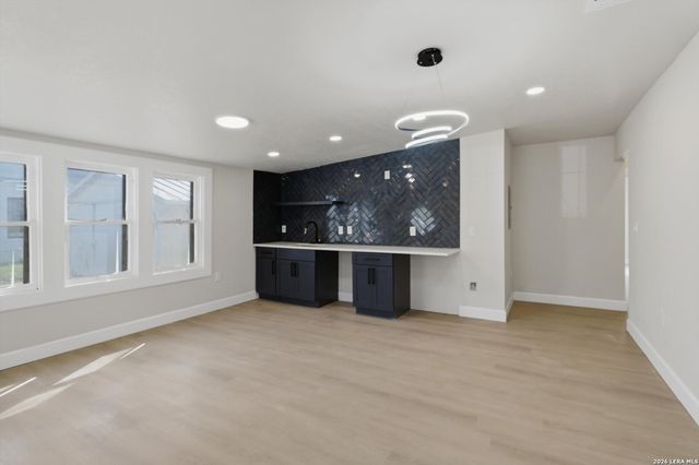 530 E Carson St, San Antonio, TX 78208